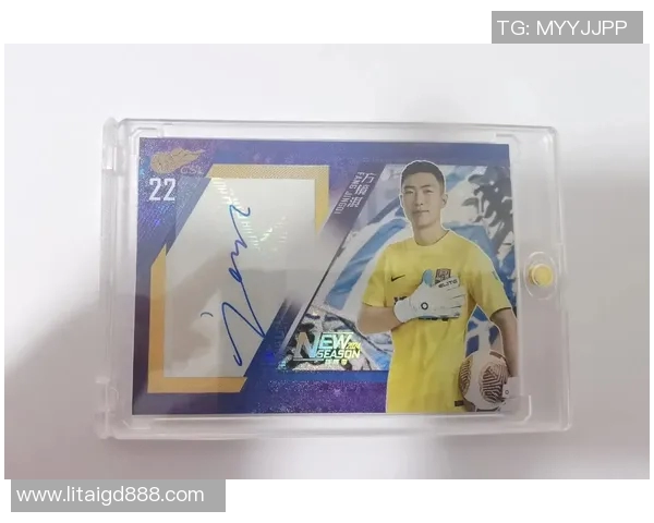 揭秘拆开足球球星卡包的技巧与策略让你轻松入手珍稀卡片