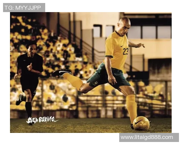 球星足球场外穿衣走秀 展现个性魅力与时尚风采