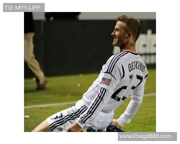 足球场上英姿飒爽，球星西装搭配展现不一样的魅力风采